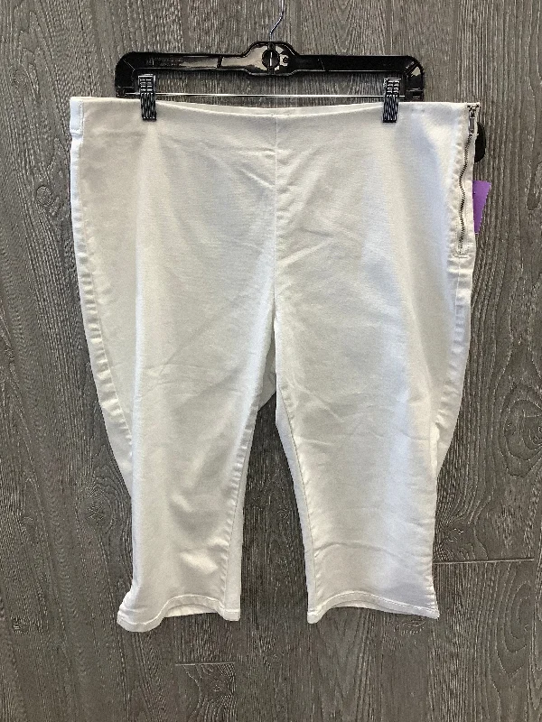 Capris By Liz Claiborne In White, Size: 16