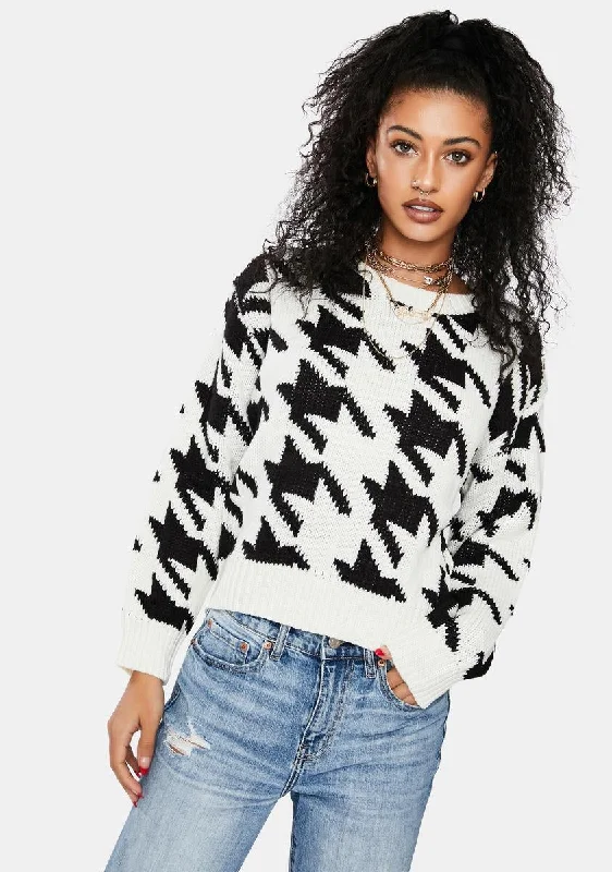 Chic Twist Houndstooth Sweater