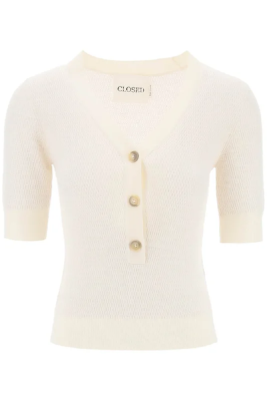 Closed Women's Knitted Top With Short Sleeves