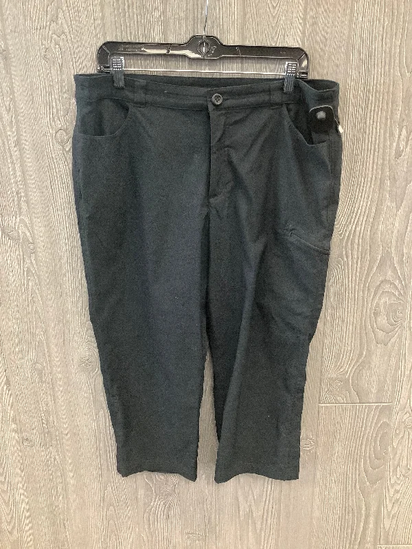 Capris By Eddie Bauer In Black, Size: 14