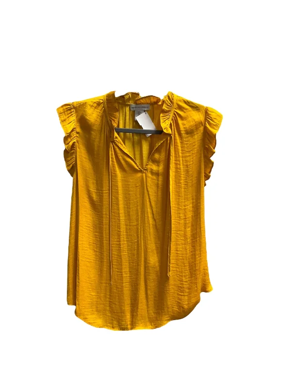 Top Sleeveless By Cupcakes And Cashmere In Yellow, Size: M